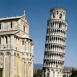 View of the Leaning Tower (photo)