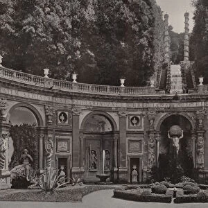 Villa Aldobrandini, Frascati, Semi-Circular Court of the Cascade (b / w photo)
