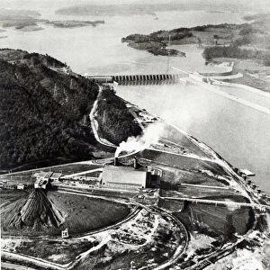 Watts Bar Dam in Tennessee, 1933 (b / w photo)