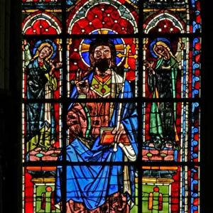 Window w100 depicting Christ in Glory (stained glass)