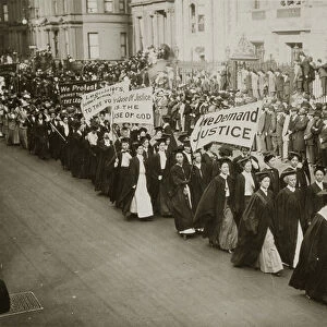 Women in academic dress marching in a suffrage parade in New York City, 1910 (b / w photo)