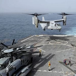 An MV-22B Osprey lands aboard the amphibious transport dock ship USS Mesa Verde