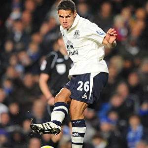 Tenacious Midfielder: Jack Rodwell in Action for Everton FC