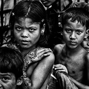 Rohingya children queuing to receive some sweets - Bangladesh