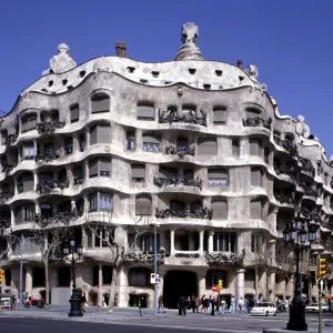 Modernist Architecture Print: Unique Undulating Facade Modernist Architecture Print: Unique Undulating Facade