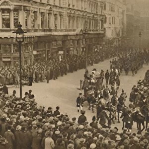 The City Lines Queen Victoria Street To Watch The New Lord Mayor and His Procession, c1935