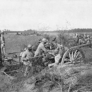 Devant Montdidier; Batterie de 75 en position, 1918. Creator: Unknown