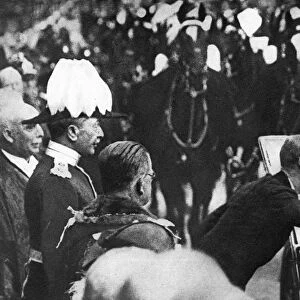 Edward VIII greeting Queen Mary at Windsor, 1936