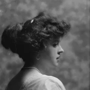 Ingalls, Gladys, Miss, portrait photograph, 1912 May 15. Creator: Arnold Genthe