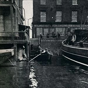 Leaving Battle Bridge Stairs, London, c1900 (1901)