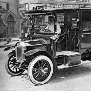 A London taxi, 1926-1927
