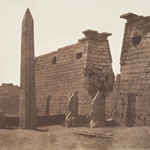 Louksor (Thebes), Construction Anterieure - Pylone Colosses et Obé