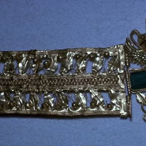 Roman gold bracelet set with glass imitating emeralds, 1st century
