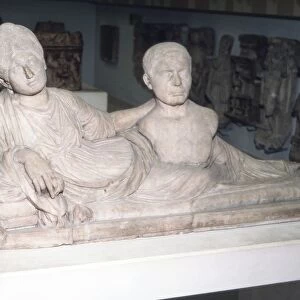 Sarcophagus woman holds bust of husband, c100-c110