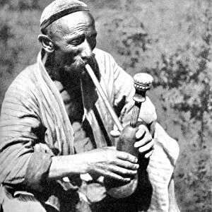 Uzbek man smoking calian, Samarkand, 1936