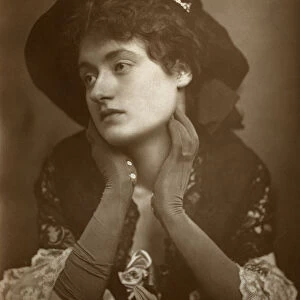 Winifred Emery, British actress, 1883