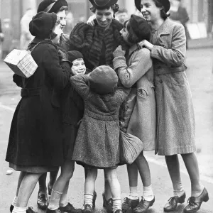 Tous ensemble à nouveau. Tous ensemble à nouveau.