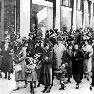 1934 Christmas shoppers in London Print 1934 Christmas shoppers in London Print