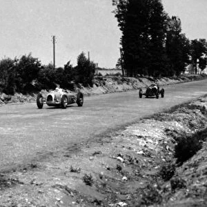 1934 French Grand Prix. Montlhery, France. 1 July 1934. August Momberger, Auto Union A, retired, leads Louis Chiron, Alfa Romeo Tipo-B "P3", 1st position, action. World Copyright: Robert Fellowes / LAT Photographic Ref: 34FRA06