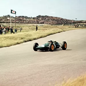 1963 Dutch Grand Prix. Zandvoort, Holland. 21st - 23rd May 1963. Jim Clark (Lotus 25-Climax), 1st position, action. World Copyright: LAT Photographic. Ref: 969