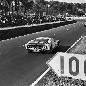 1965 Le Mans 24 Hours: Phil Hill / Chris Amon, retired, action