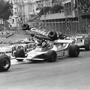 1980 Monaco Grand Prix, Monte Carlo: Derek Daly crashes at St. Devote on lap one. Action