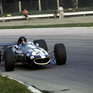 Formula One World Championship: Dan Gurney Eagle Weslake T1G, tried a number of aerodynamic wings on his car, but retired with overheating problems
