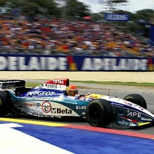 Formula One World Championship: Eddie Irvine, Jordan Peugeot 195, retired with engine hydraulic pressure problems