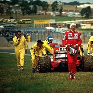 Formula One World Championship: Gerhard Berger pushed the fuel consumption of his McLaren MP4 / 6B to the limit, running out of petrol on the slow-down