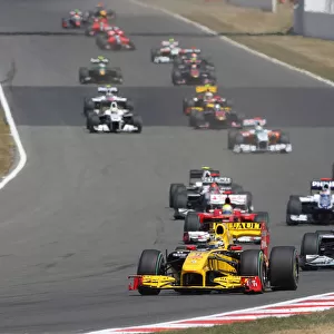 Formula One World Championship: Robert Kubica Renault R30 at the start