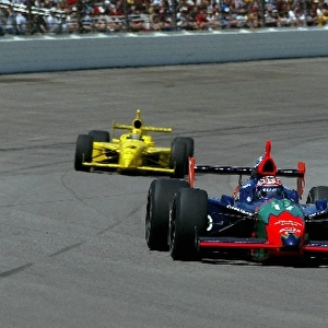 Tony Kanaan (BRA) Mo Nunn Racing G-Force Chevrolet leads the race. He crashed out on lap 90