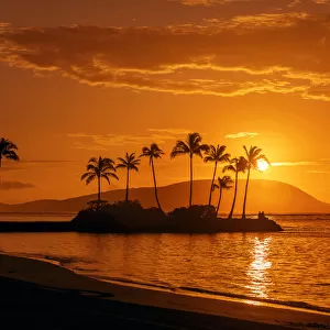 Sunrise at Kahala Beach, Wai?alae Beach Park, Oahu, Hawaii, USA