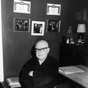 Actor Arthur Lowe Captain Mannering from Dads Army seen here in his dressing gown at home