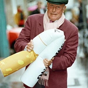 Actor Richard Wilson with the no smoking message. 26th February 1993