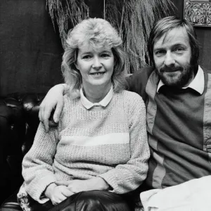 Alan Hull of the pop group Lindisfarne pictured at home with his wife Pat. 21 / 02 / 86