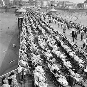 Bank holiday at Blackpool. Beach scenes / crowds / sunbathing. June 1960 M4319-014
