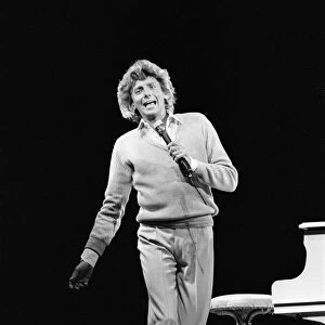 Barry Manilow during rehearsals for his concert at the Bay Front Arena, St