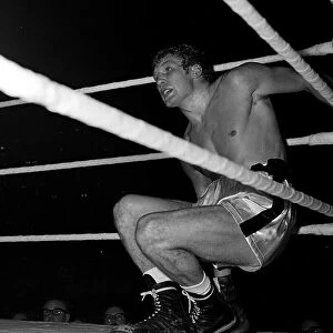 Billy Walker knocked to the ground by Eduardo Corletti 1965