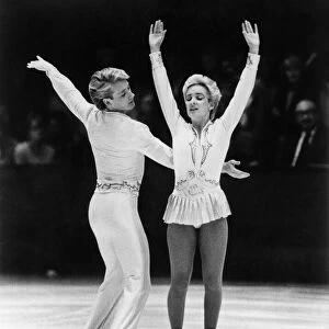 British Amateur Ice Dance champions Paul Askham, and Sharon Jones. November 1985 P017249