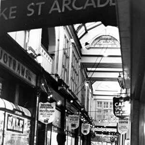 Cardiff - Arcades - Duke Street Arcade - 6th Dec 1989 - Western Mail