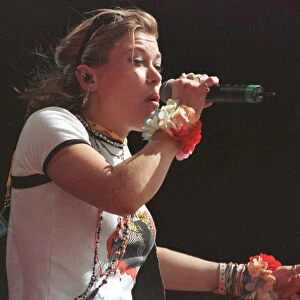 Catatonia singing at T in The Park, July 1998