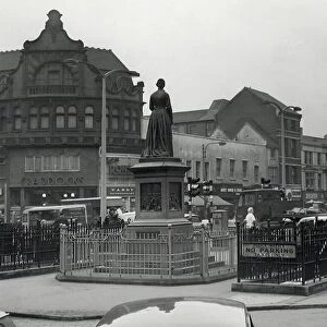 The centre of Walsall and the sister dora statue. 1966