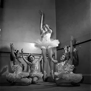 Child Ballet Dancers at Miss Vacanis School. June 1952 C3264