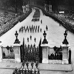 Coronation of King George VI. The 0procession makes its way through Cumberland gate