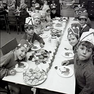 Coton End Infants enjoy their school Christmas party, Warwick. 15th December 1970