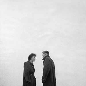Couple meet on a foggy day, Trafalgar Square, London, Sunday 7th December 1952