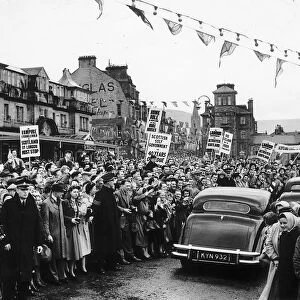 Crowd at Dunoon Pier to greet Prime Minister Attlee 1950 and his wife Mrs Attlee