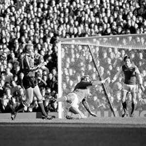 Division 1 football. Arsenal 2 v. Sunderland 2. October 1980 LF04-44-072