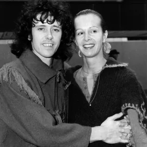 Donovan Scottish pop singer folk with wife Linda 1976