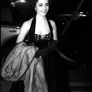 Elizabeth Taylor attends the premiere of "The Lady with the Lamp"